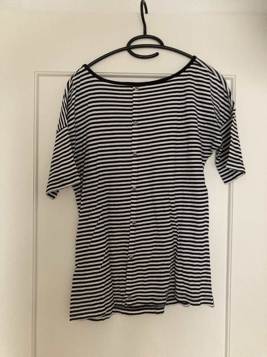 T-shirt: Shirt, schwarz-weiss gestreift – Usato da Bern venduto da NAJAW85 2
