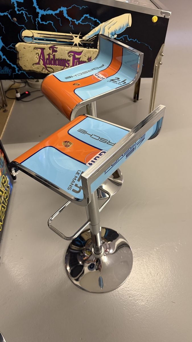 Hocker: 2 sgabelli GULF LE MANS – Gebraucht aus Rüschlikon von ant_5v7g 1