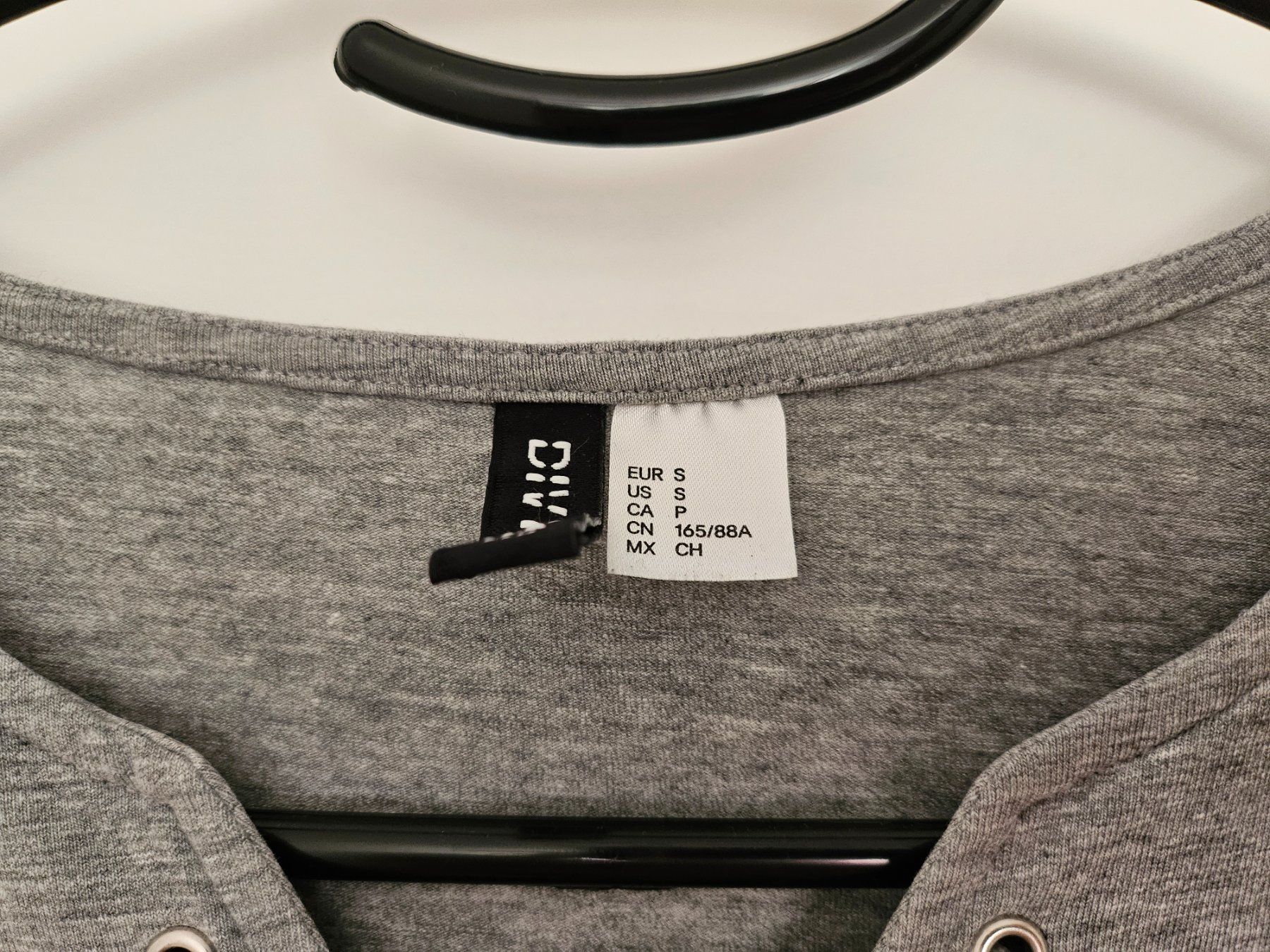 H&M Top: Top/Oberteil Damen in Grau, H&M, Grösse S – Usato da Zürich venduto da natalos 2