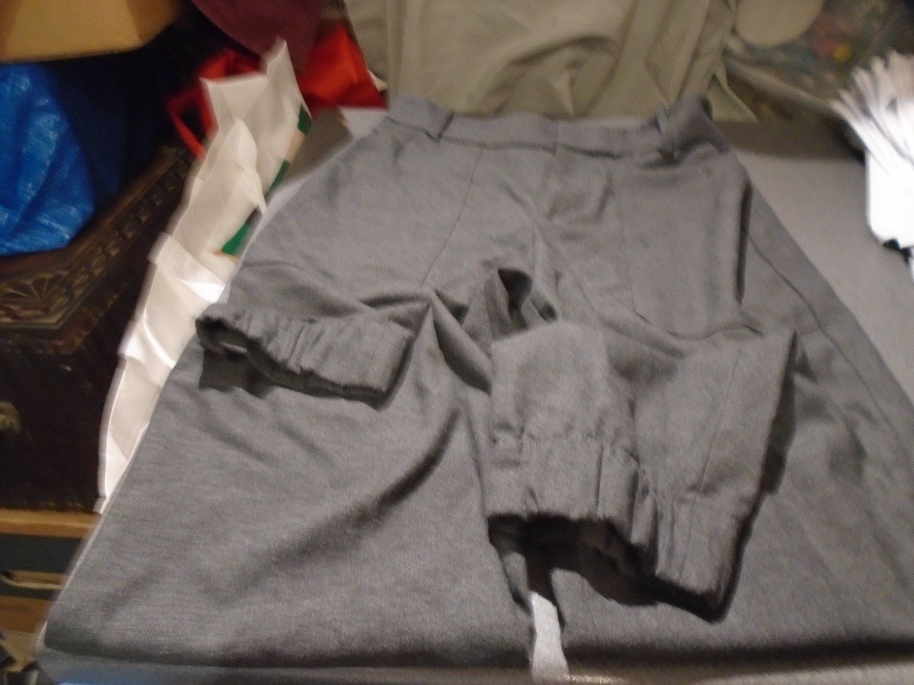 Zara Hosen: Hose Grösse 34, Zara, grau – Gebraucht aus Zürich von Motzkuh