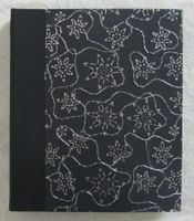 Handgemachtes Fotoalbum mit schwarzen Innenseiten "Blüten"