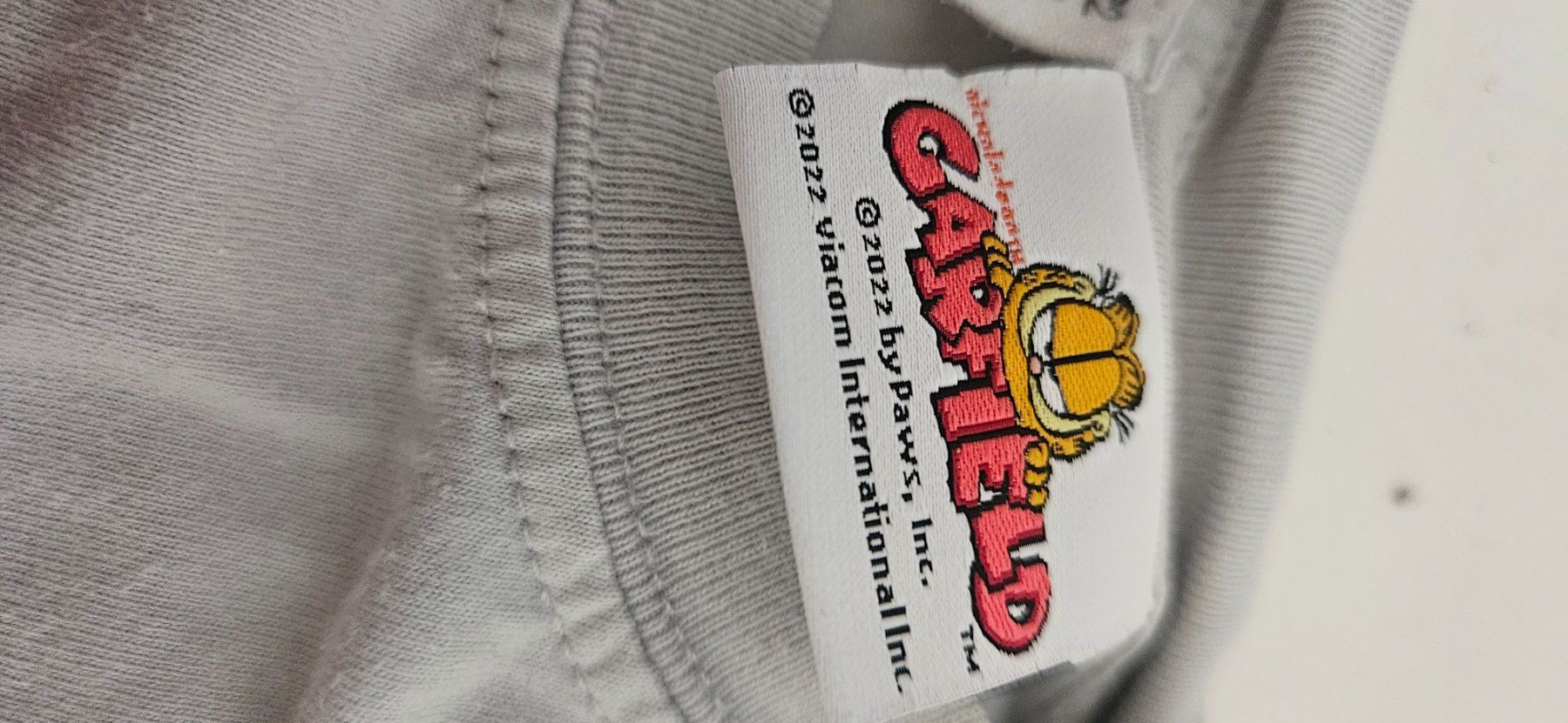 Zara Lotti & Set di vestiti: Ein cooles secondhand Outfit mit Garfield und coole Jeans – Usato da zollikon venduto da irissauer 4
