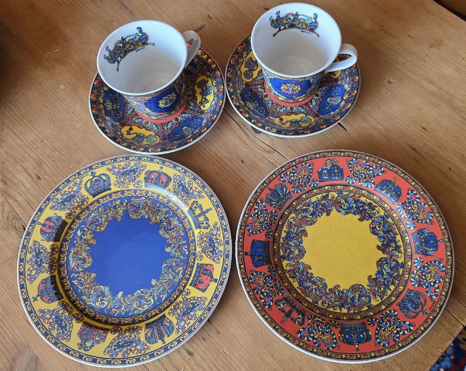 Bopla Set di piatti: Bopla Kaffeetassen mit Unterteller und 2 Dessertteller – Usato da St. Gallen venduto da lol_k2w2
