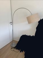 Lampadaire :arc métal , abat-jour textile beige