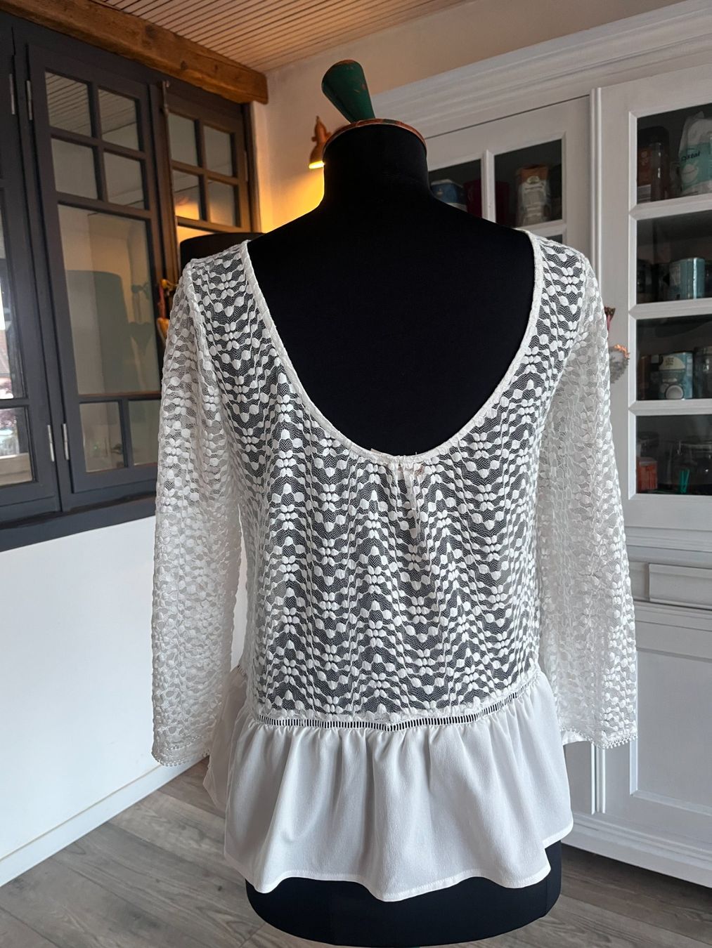 Tops: Chemisier blanc manches et dos dentelle – D'occasion à Seiry par vanille08 3