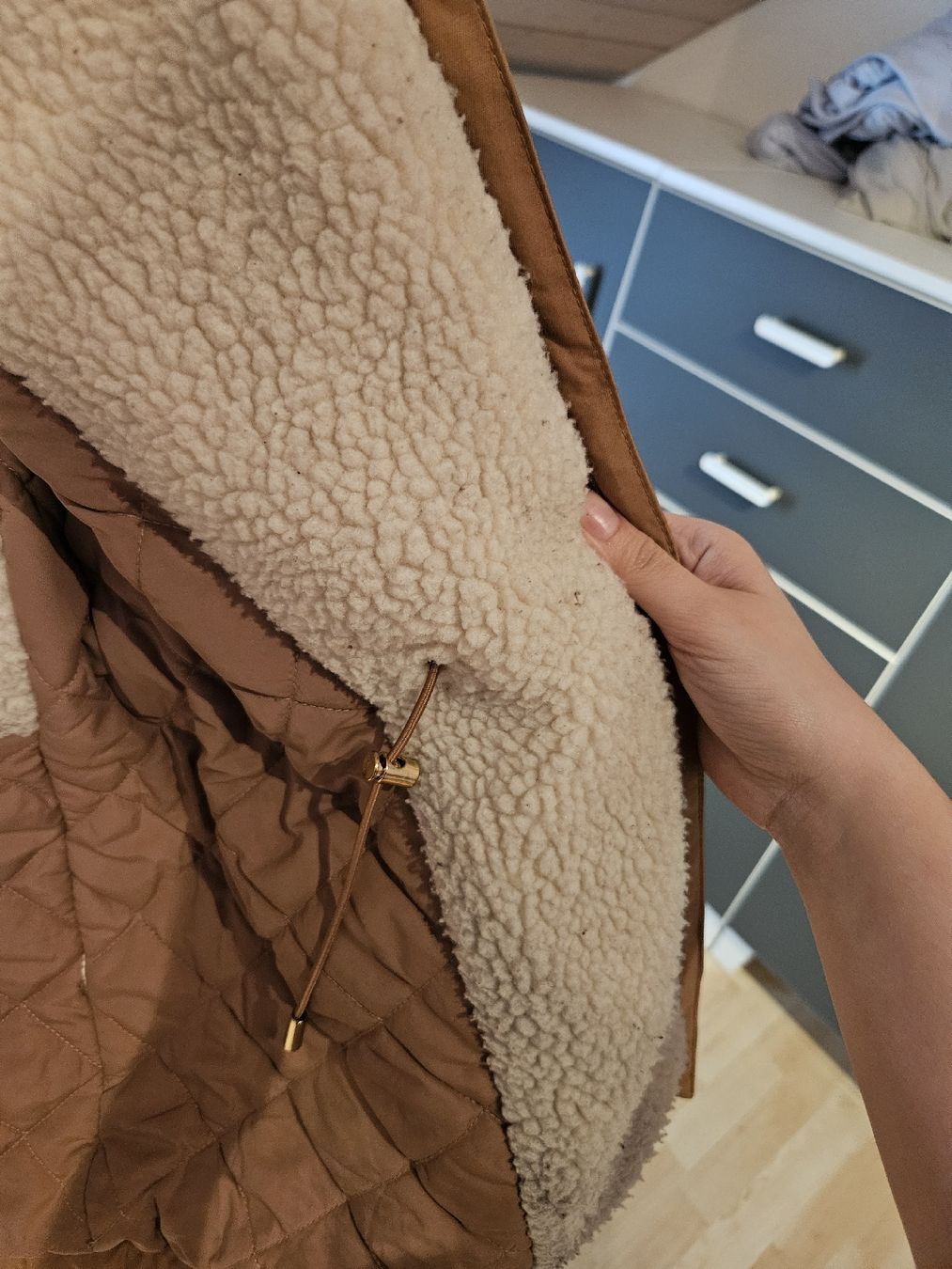 Manor Giacche: hellbraune Winterjacke von Manor Grösse 38 – Usato da Niederwil AG venduto da Sillimini 5