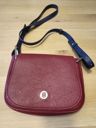 Tommy Hilfiger Handtasche burgunder rot/blau