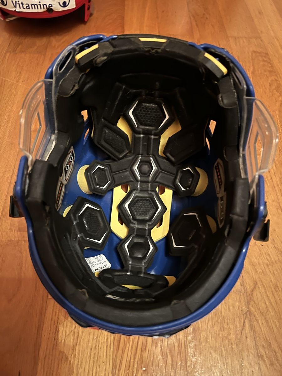 Ccm Casques: Eishockeyhelm CCM – D'occasion à Henau par pacogima 1