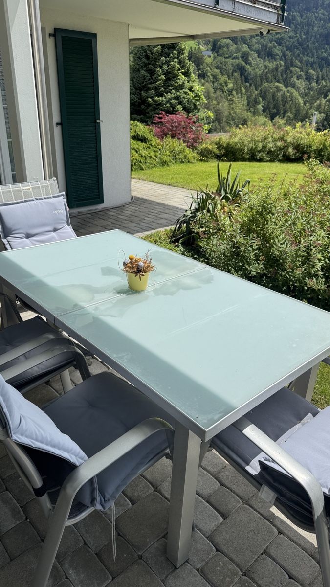 Set de table et chaises: Forma Outdoor Dining Set  – D'occasion à Sattel par Zlata1 1
