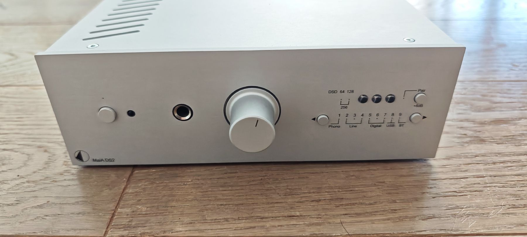 Pro-ject Amplificatori: Pro-Ject MAIA DS2 Stereo-Vollverstärker – Usato da Interlaken venduto da MikeAlmighty