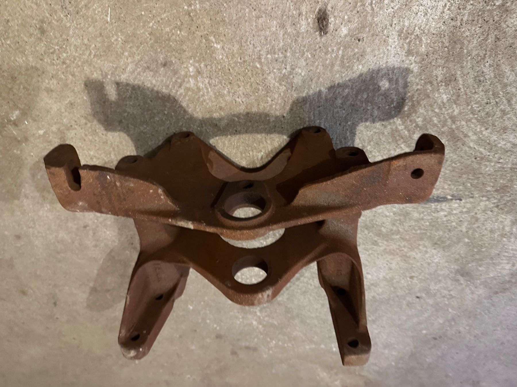 Massey Ferguson Trattori: Massey Fergusson 35 Vorderachs -Träger – Usato da Huttwil venduto da alc_s2gc 2