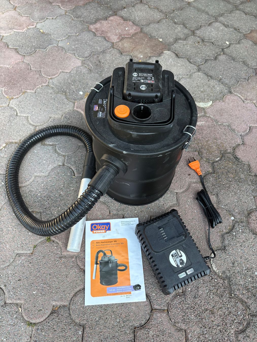 Aspirapolveri & Accessori: Akku Aschestaubsauger mit Ladegerät – Usato da Zürich venduto da welle-skitt