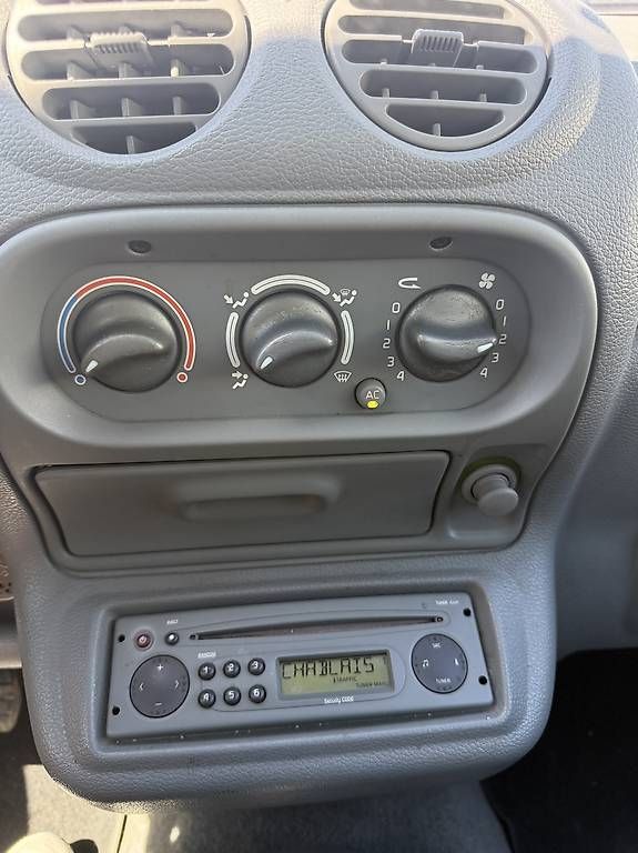 Automobili: Renault Twingo expertisée du jour – Usato da Sierre venduto da Souto 2