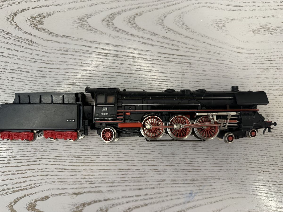 Märklin Modellini di ferrovie: Märklin 3026 DB BR 01 mit Rauchgenerator – Usato da Lupsingen venduto da New-Haven 3
