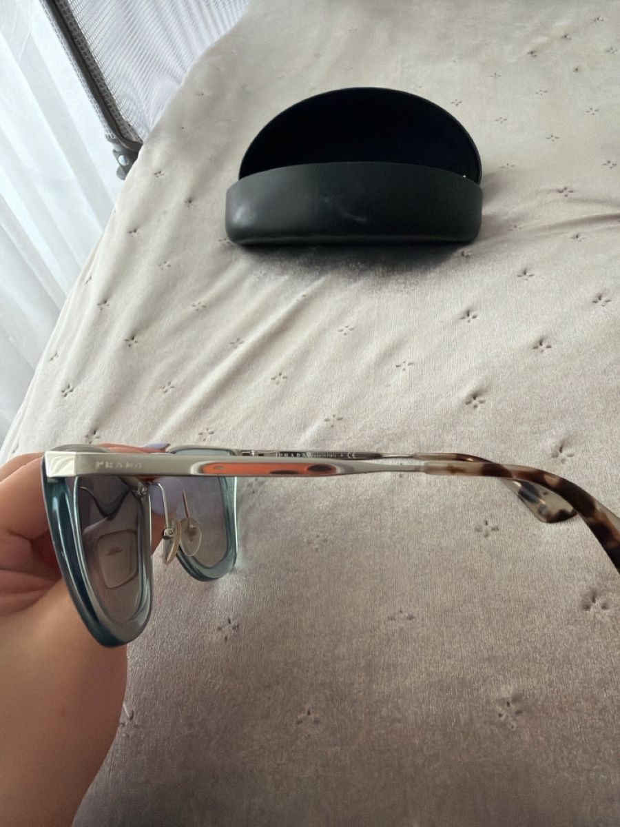 Prada Brillen & Gläser: Sonnenbrille Prada – Gebraucht aus Schlieren von D.2019 2