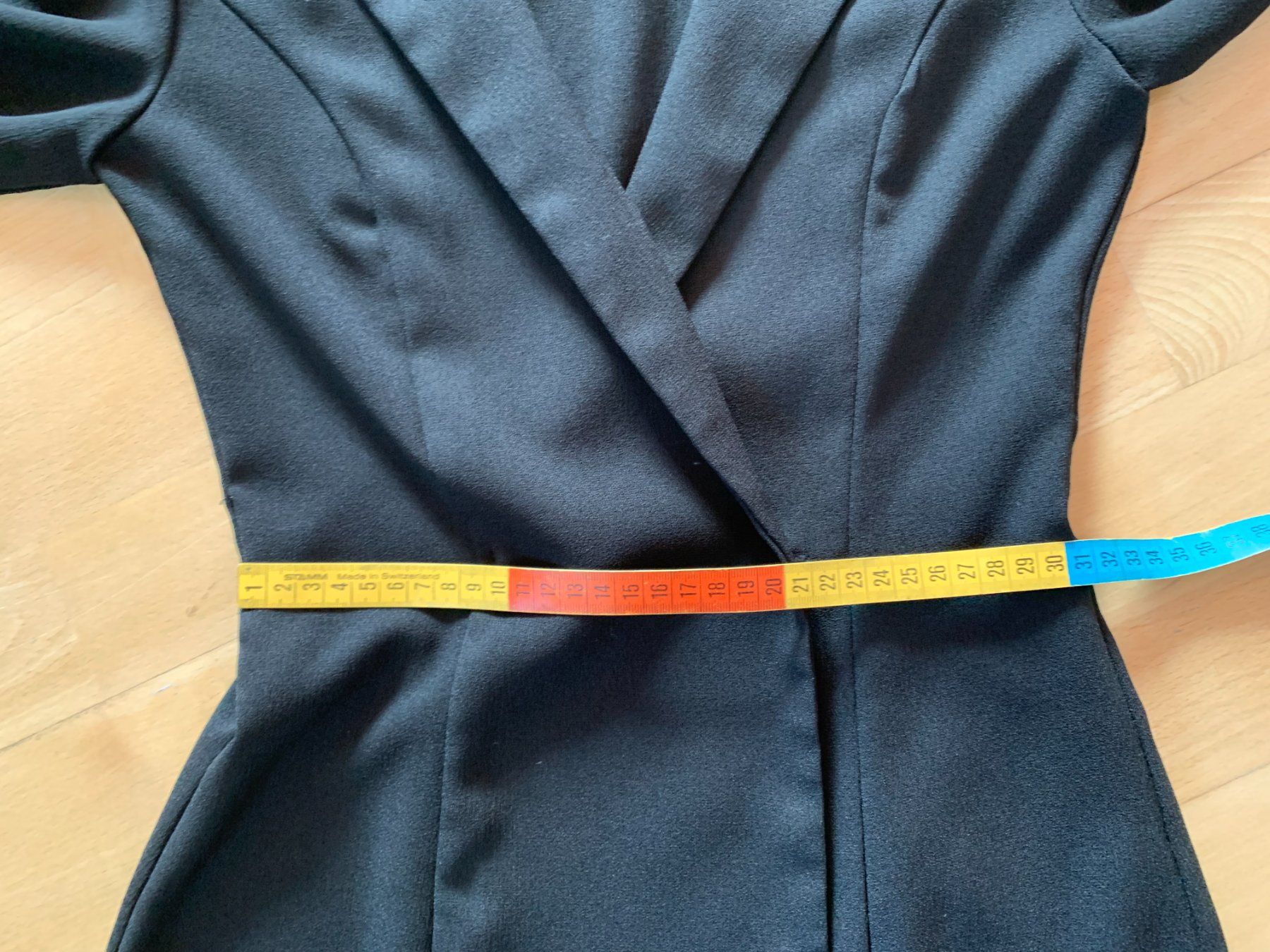 H&M Kleider: DIVIDED Damen Kleid, Gr. 32, Schwarz – Gebraucht aus Worb von farben20zauber 3