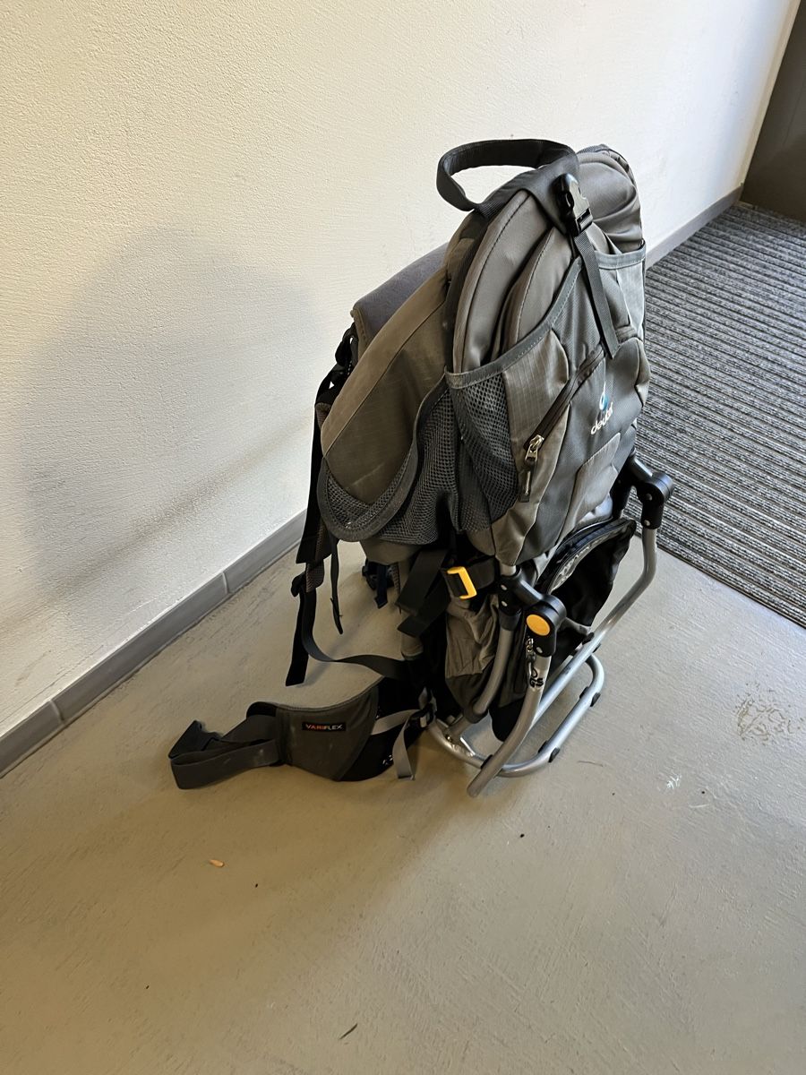 Deuter Zaini: Deuter Kindertragerucksack – Usato da Uetikon am See venduto da Kfuture 1