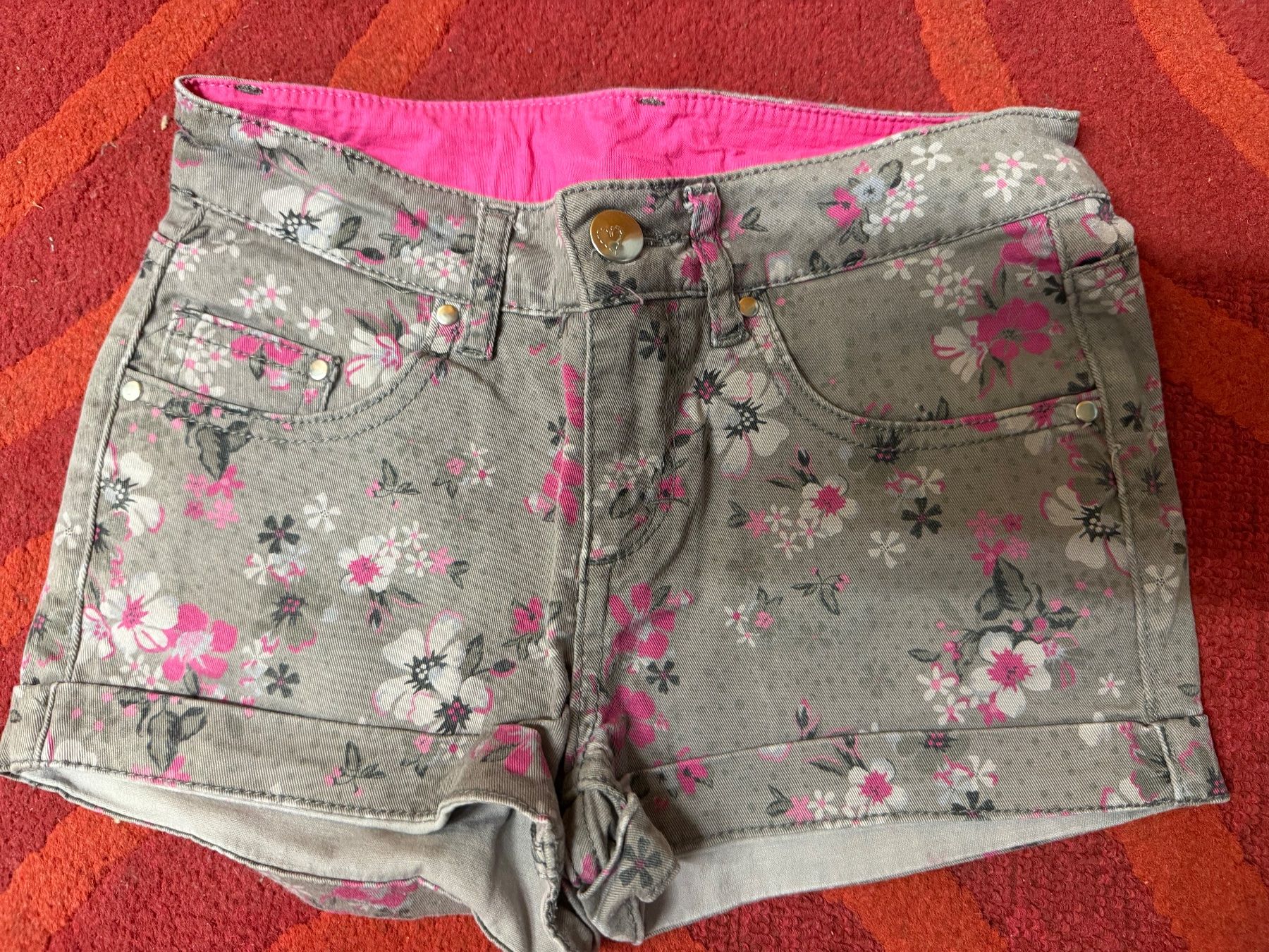 H&M Hosen: Kurze Hosen Mädchen (Grösse 140) – Gebraucht aus Eschenbach LU von jjasmiin