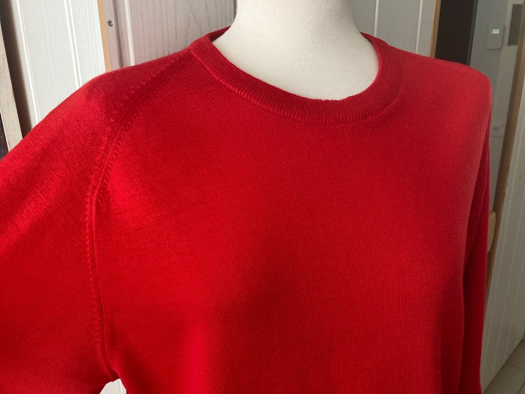 Maglioni & Felpe: Roter 100% Wollpullover, reine Schurwolle – Usato da Stetten AG venduto da Hanya 1
