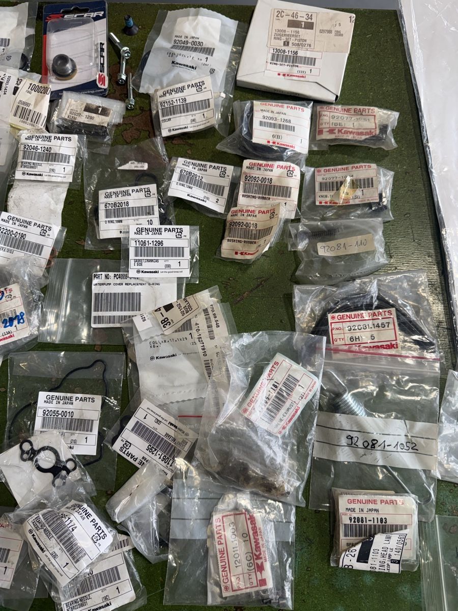 Kawasaki Alle Motorradersatzteile: Grosser Posten Kawasaki Originalteile – Neu (gemäss Beschreibung) aus Buochs von 18-84 2