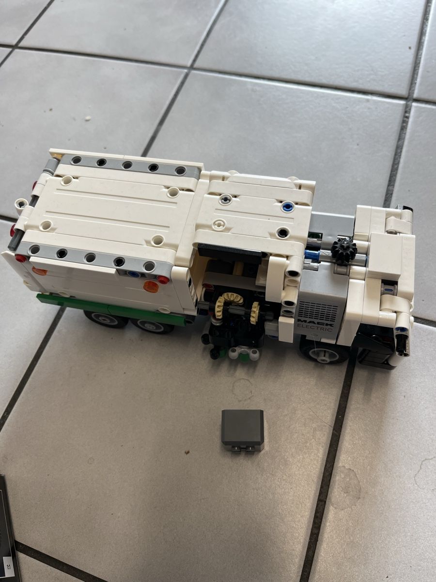 Lego Spielzeuge: Lego Technik Müllwagen – Gebraucht aus Igis von Verab1 1