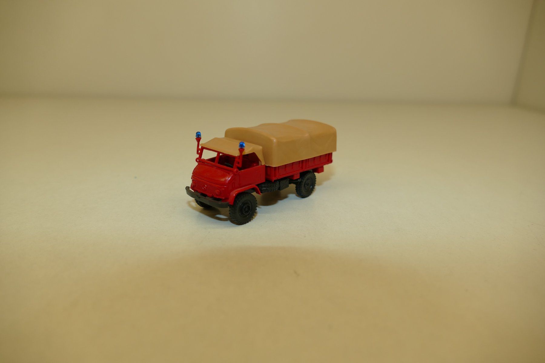 Roco Modellini di ferrovie: Roco H0: Unimog S Feuerwehr – Nuovo (secondo la descrizione) da Niederhasli venduto da Flash32 1