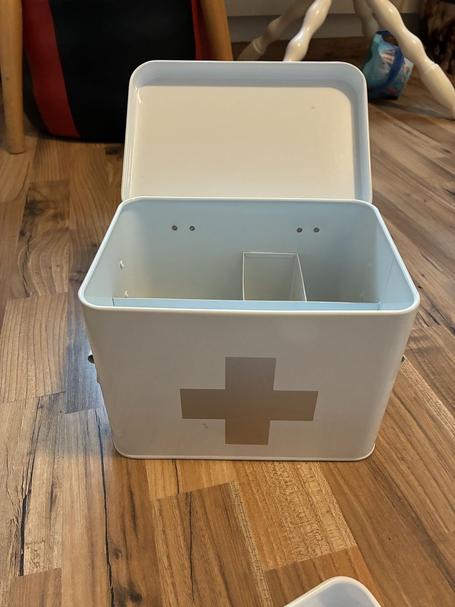 Reisekoffer: Zellet Medizinkoffer weiss Metall – Gebraucht aus Mitlödi von meyer-sabrina 2