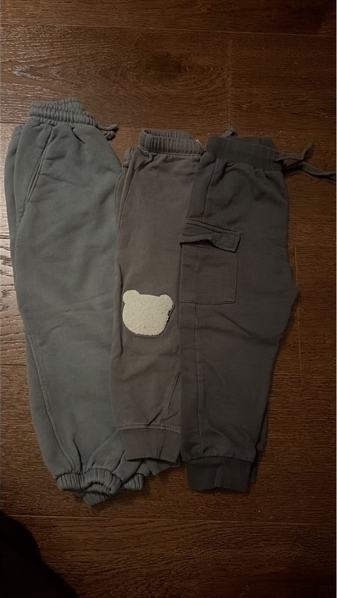 Pantaloni: Kinder Hosen 3er Set Grösse 92  – Usato da Birrhard venduto da Bjonda10