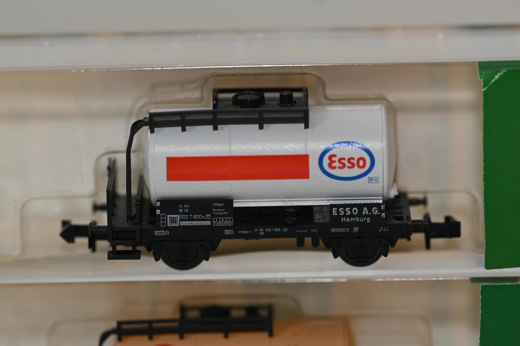 Trix Modelleisenbahnen: Minitrix Wagen  Esso Shell Spur N mit OVP – Gebraucht aus Laupen ZH von Zmoewe 2