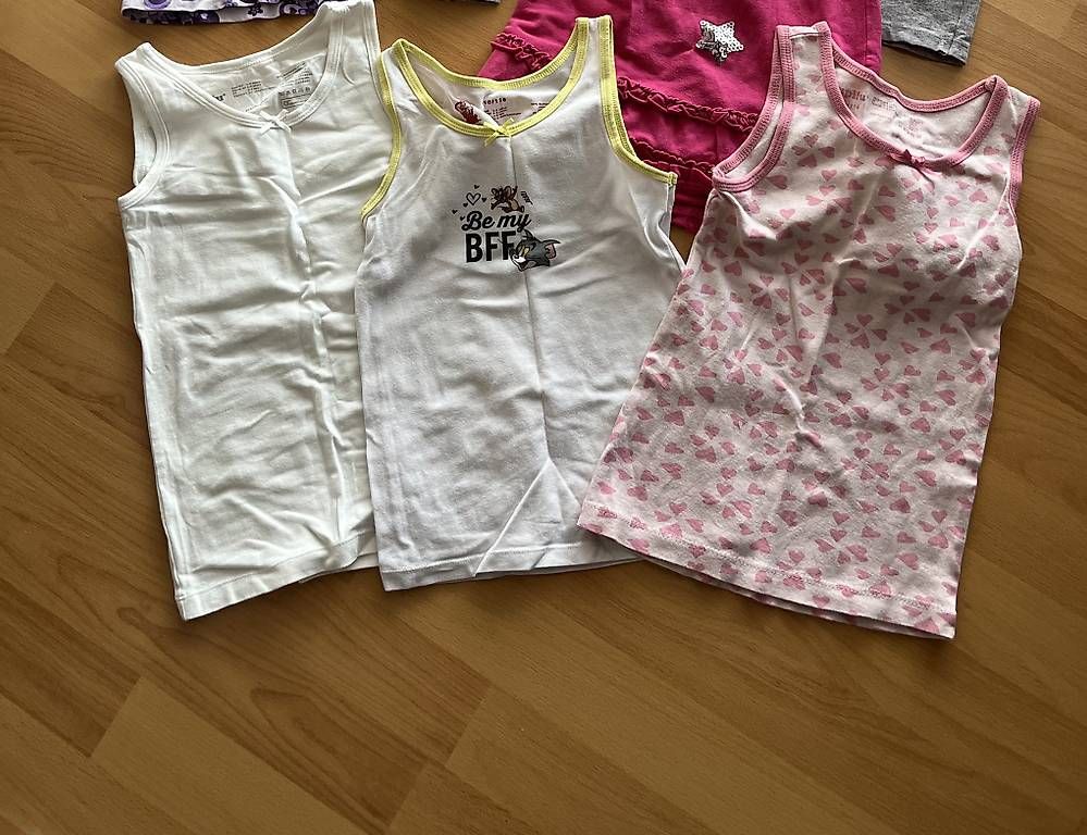 Lotti & Set di vestiti: Frühling Sommer Mädchen 110/116 ca 20-teilig – Usato da Erlinsbach SO venduto da SmilingTiki 2