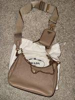 Prada Re-Edition 2005 Tasche aus Saffiano Leder