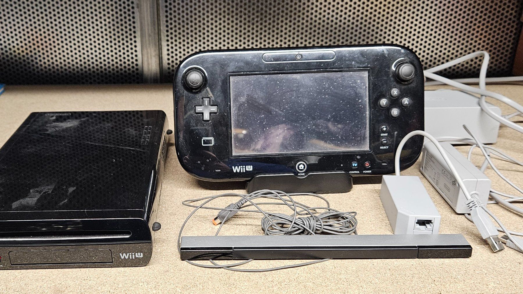 Nintendo Console: Nintendo Wii U Konsole Schwarz – Usato da Dübendorf venduto da PrinceTamino 1
