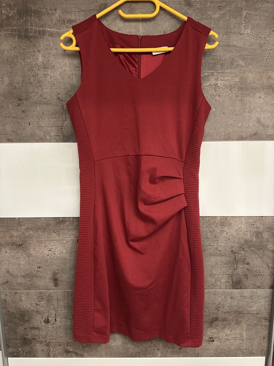 Kleider: Elegantes, rotes Kleid – Gebraucht aus Sirnach von Robine1991