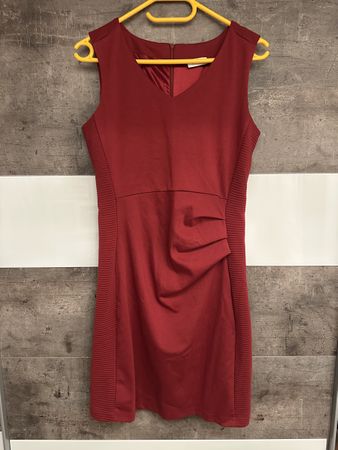Elegantes, rotes Kleid