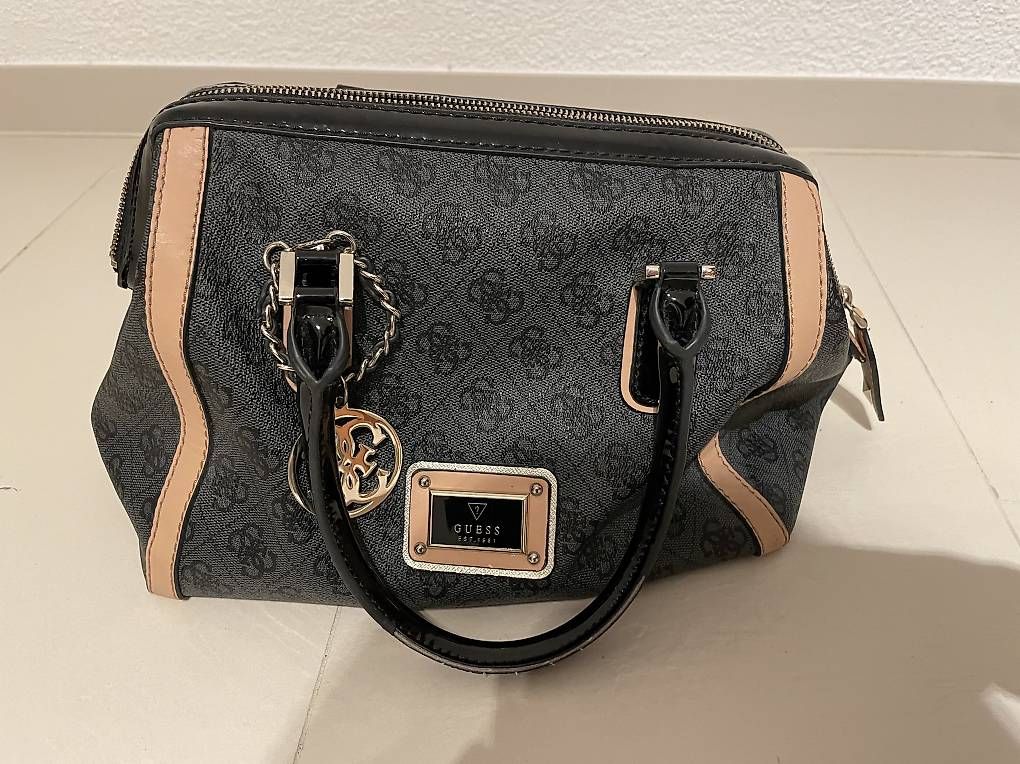 Taschen für Damen: Guess Tasche – Gebraucht aus Romanshorn von hel_5yf2