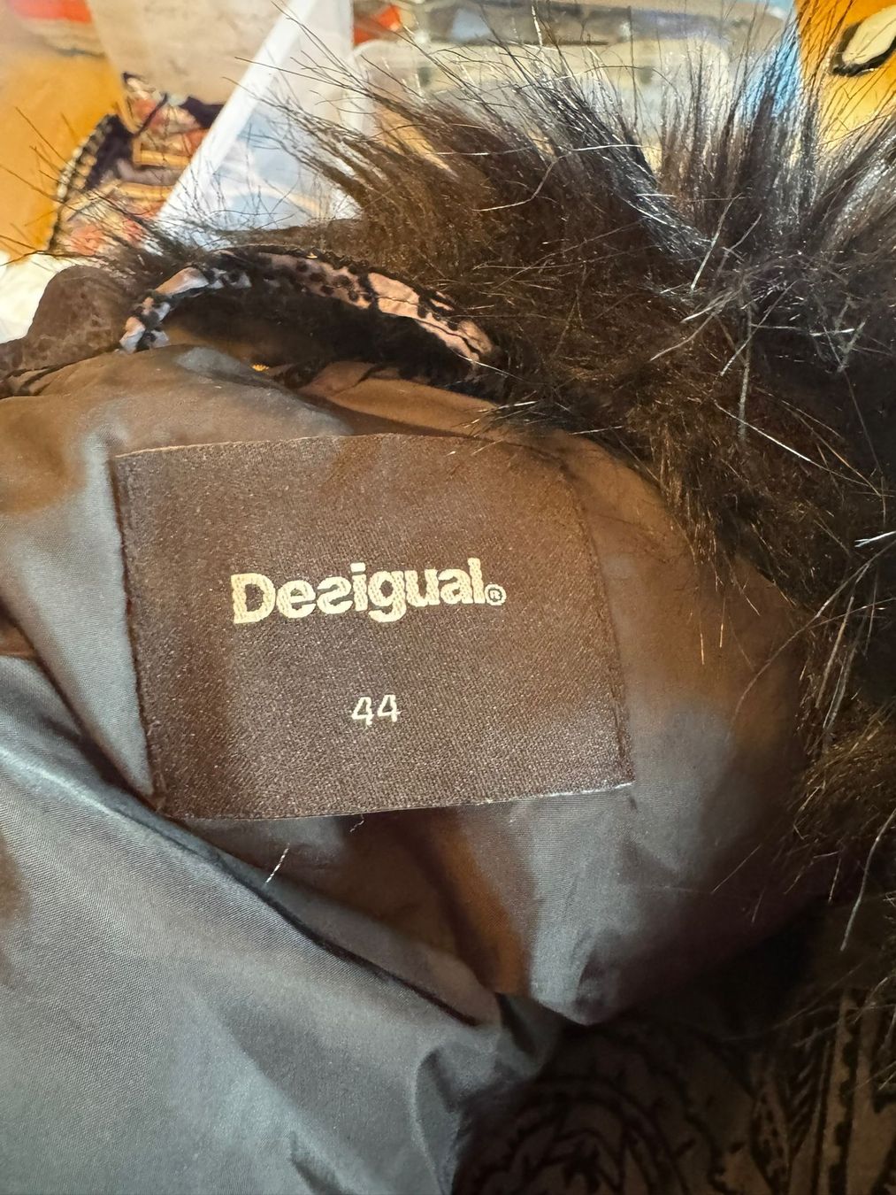 Desigual Giacche: Desigual Jacke, Gr.44, abnehmbare Ärmel – Usato da Egg b. Zürich venduto da Brocki_Insel_Egg 4