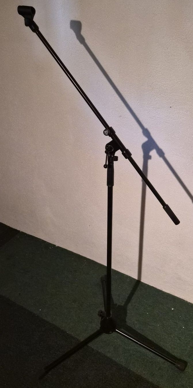 König & Meyer Supporti per strumenti musicali & leggii: mic stand – Usato da Genève venduto da CRDNX