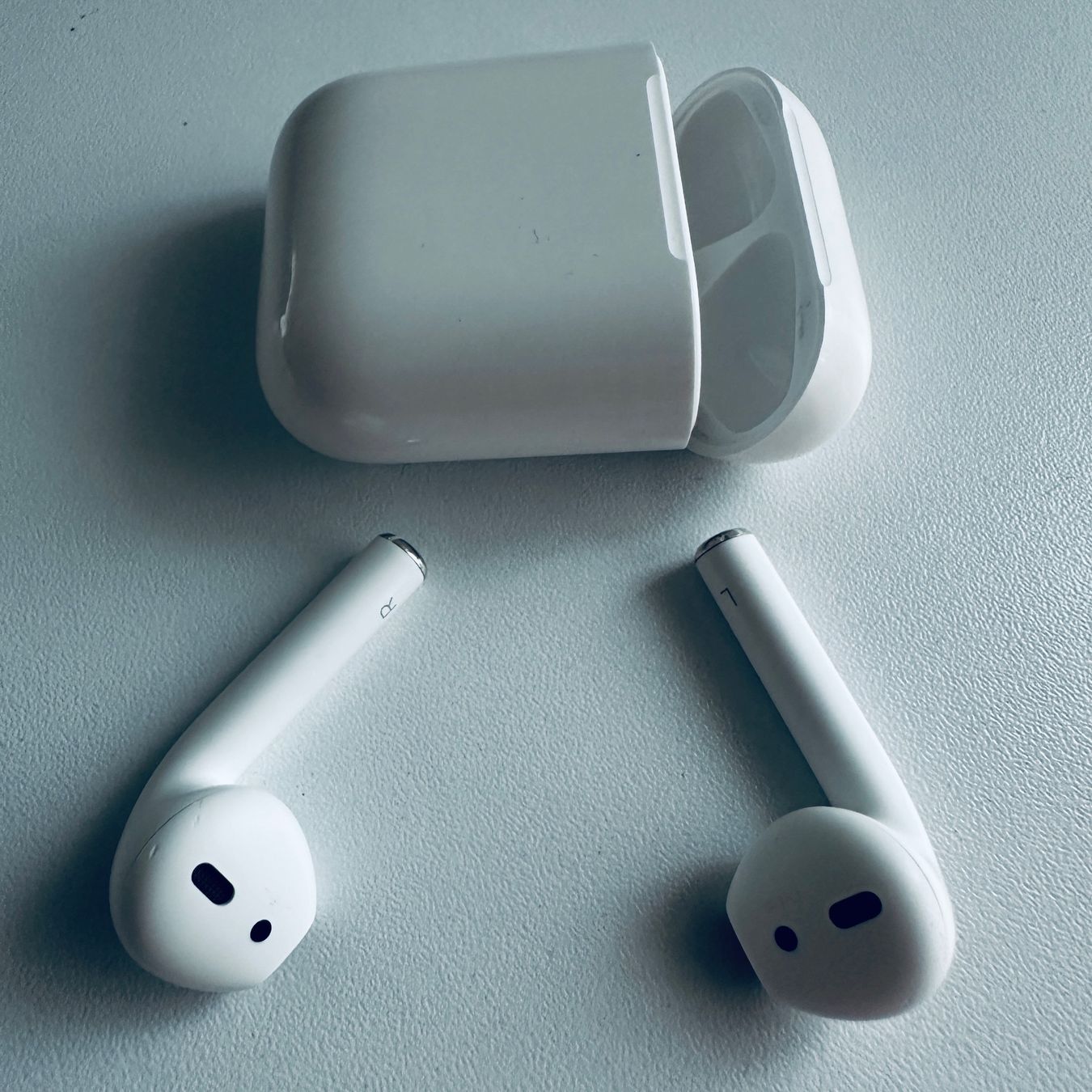 Apple Cuffie: Original Apple AirPods 2 Kopfhörer Wireless Lightning Kabel – Usato da Basel venduto da MY.AIRPODS.SHOP 2