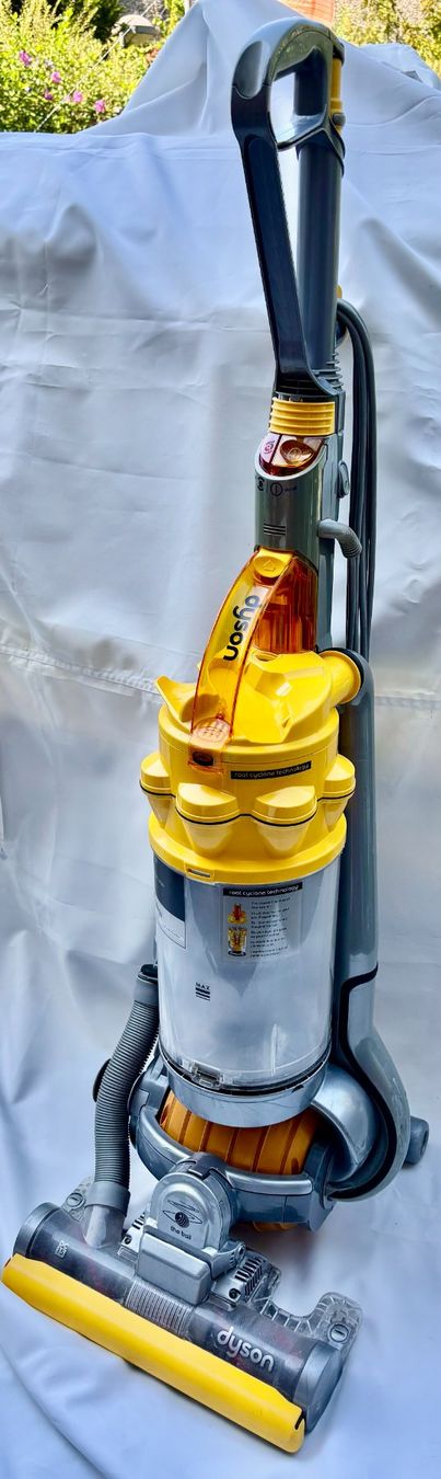 Dyson Staubsauger & Zubehör: Dyson DC 15 The Ball - Allergy - Staubsauger – Gebraucht aus Rheinfelden von sabine0101