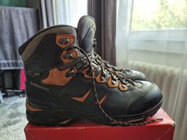 Wanderschuhe von Lowa in der Grösse 48½