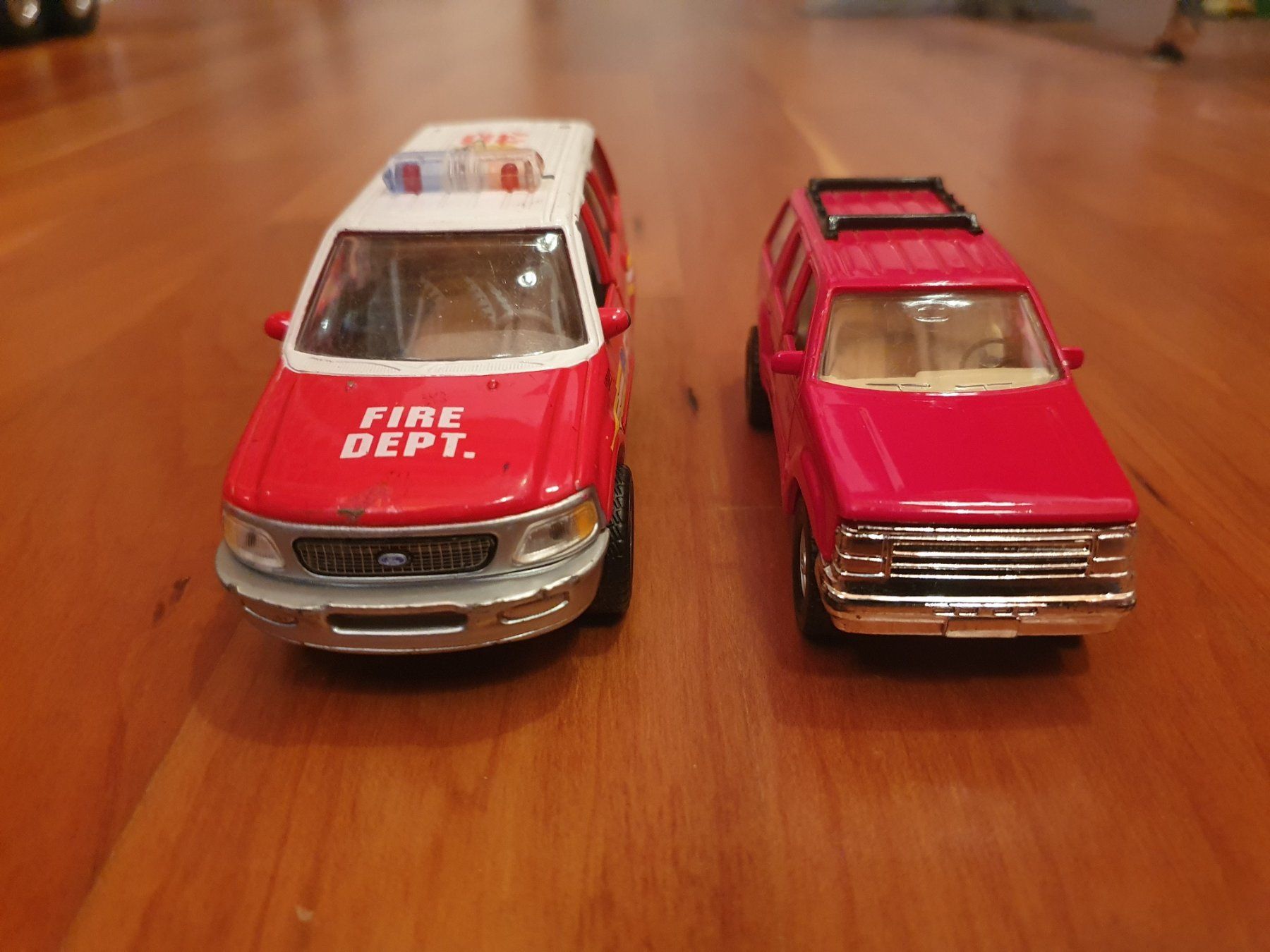 Ford Modellini d'auto: Ford SUV - 2 Stück – Usato da Triesen venduto da platzproblem1 4