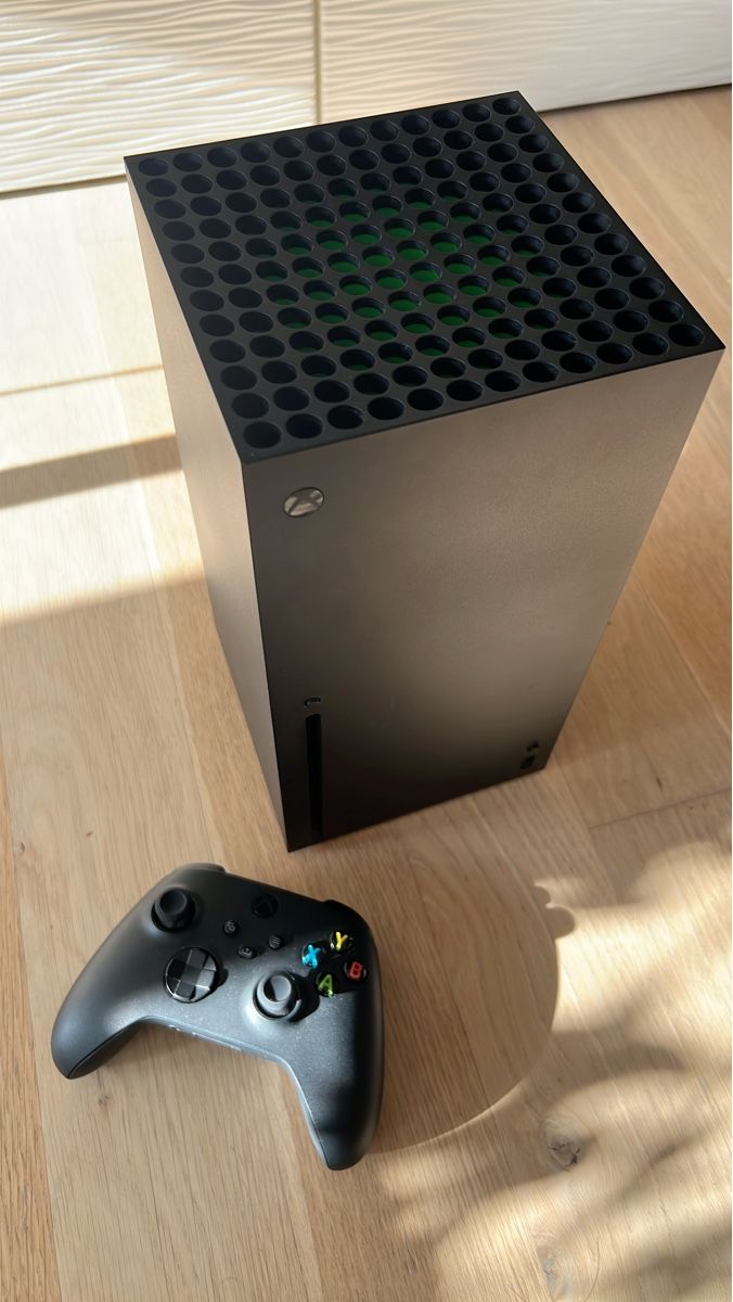 Microsoft Console: Xbox Series X Konsole mit Controller - Top Zustand – Usato da Dübendorf venduto da takuya951753