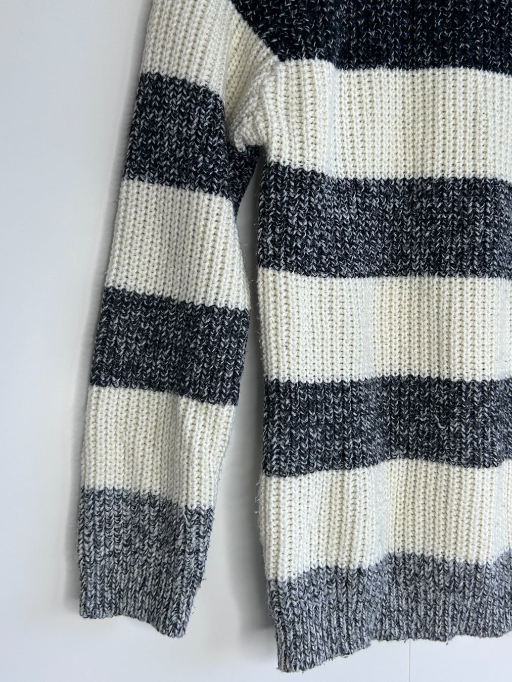 Primark Maglioni & Felpe: Primark Jumper with Stripes – Usato da St. Gallen venduto da look-twice 1