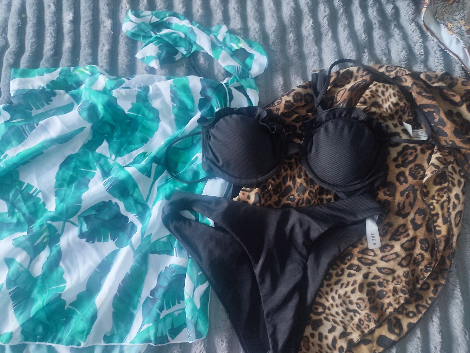 Kleiderpakete: Paket Gr. S - Bikini, Strings, Kleid - Neu – Neu (gemäss Beschreibung) aus Rüti ZH von syzu 1
