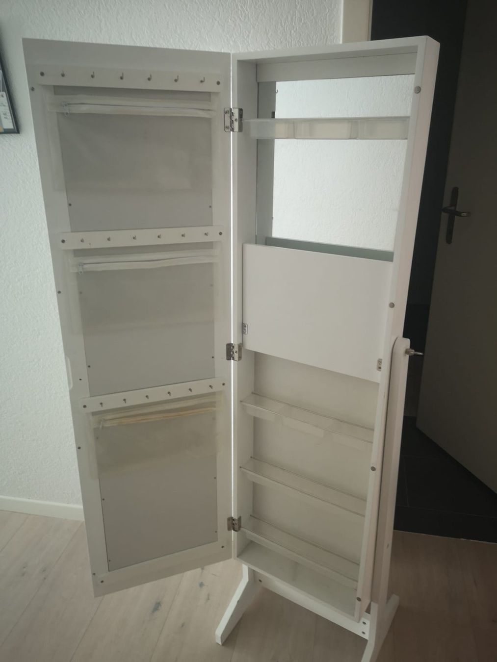 Specchi: Schmuckschrank mit Spiegel – Usato da Schliern b. Köniz venduto da casual_0 1