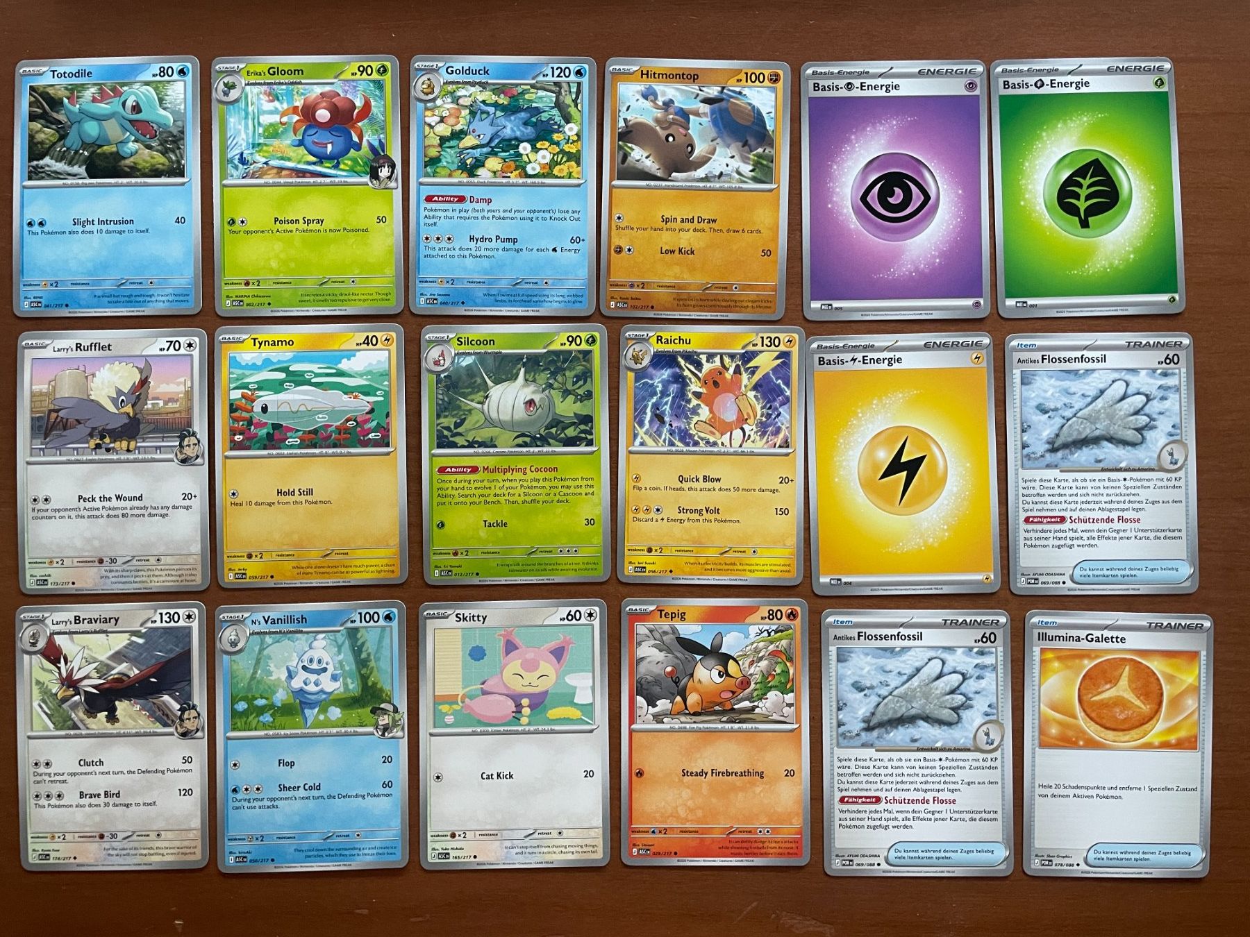 Pokémon Carte collezionabili: Pokemon Karten Set (Versand gratis) – Nuovo (secondo la descrizione) da Chur venduto da Angerson