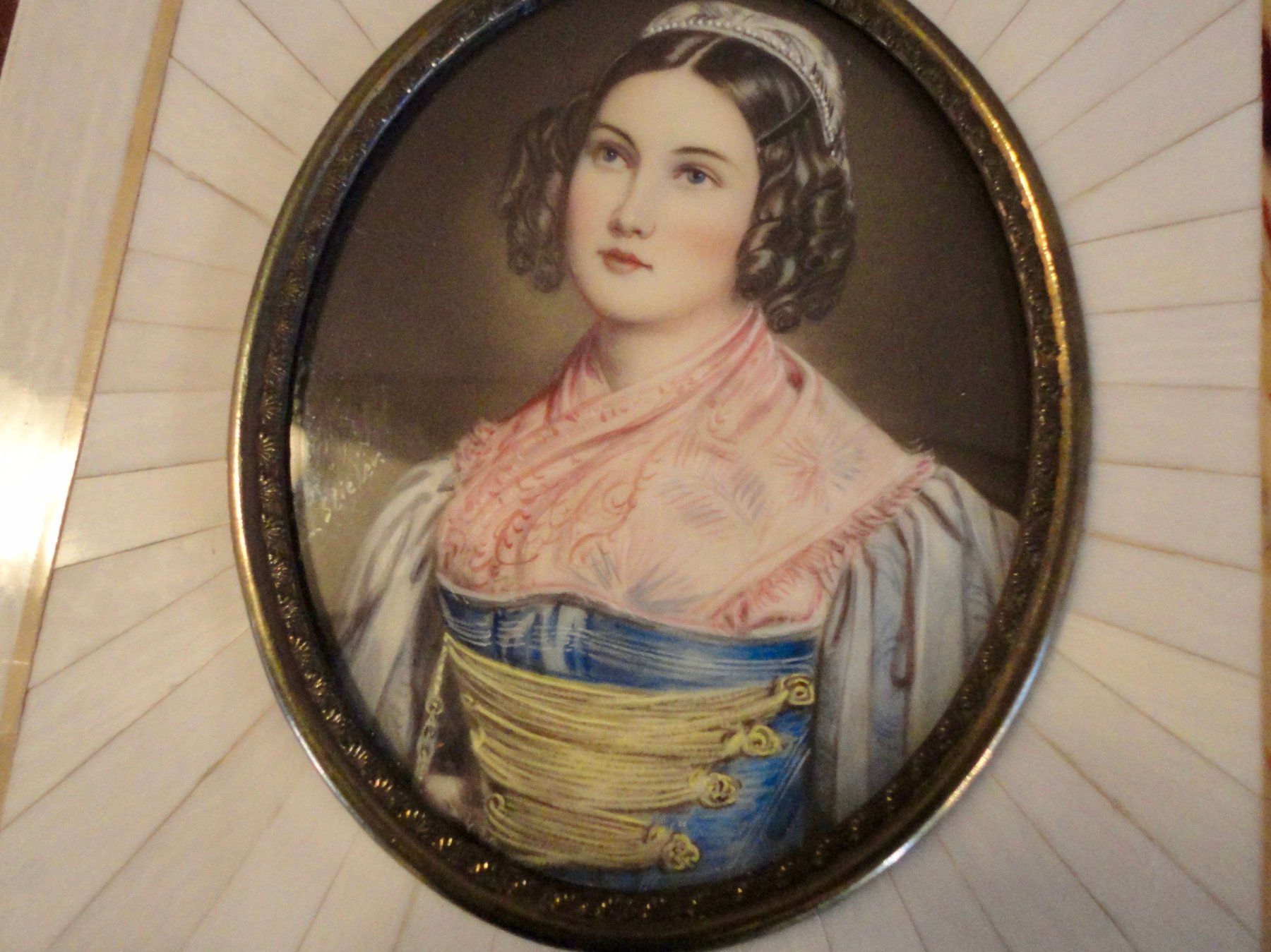 Foto & Immagini: Miniaturenportret einer Dame.(Siegniert) – Usato da wädenswil venduto da niki20 2
