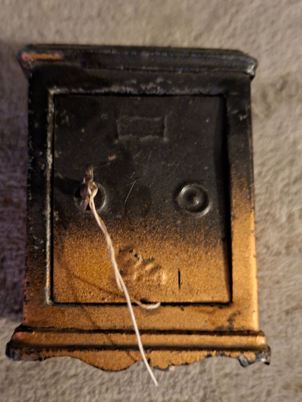 Case e mobili per bambole: Antiker Puppenstubenmöbel Tresor oder Spardose Metall – Usato da Otelfingen venduto da silver-moon