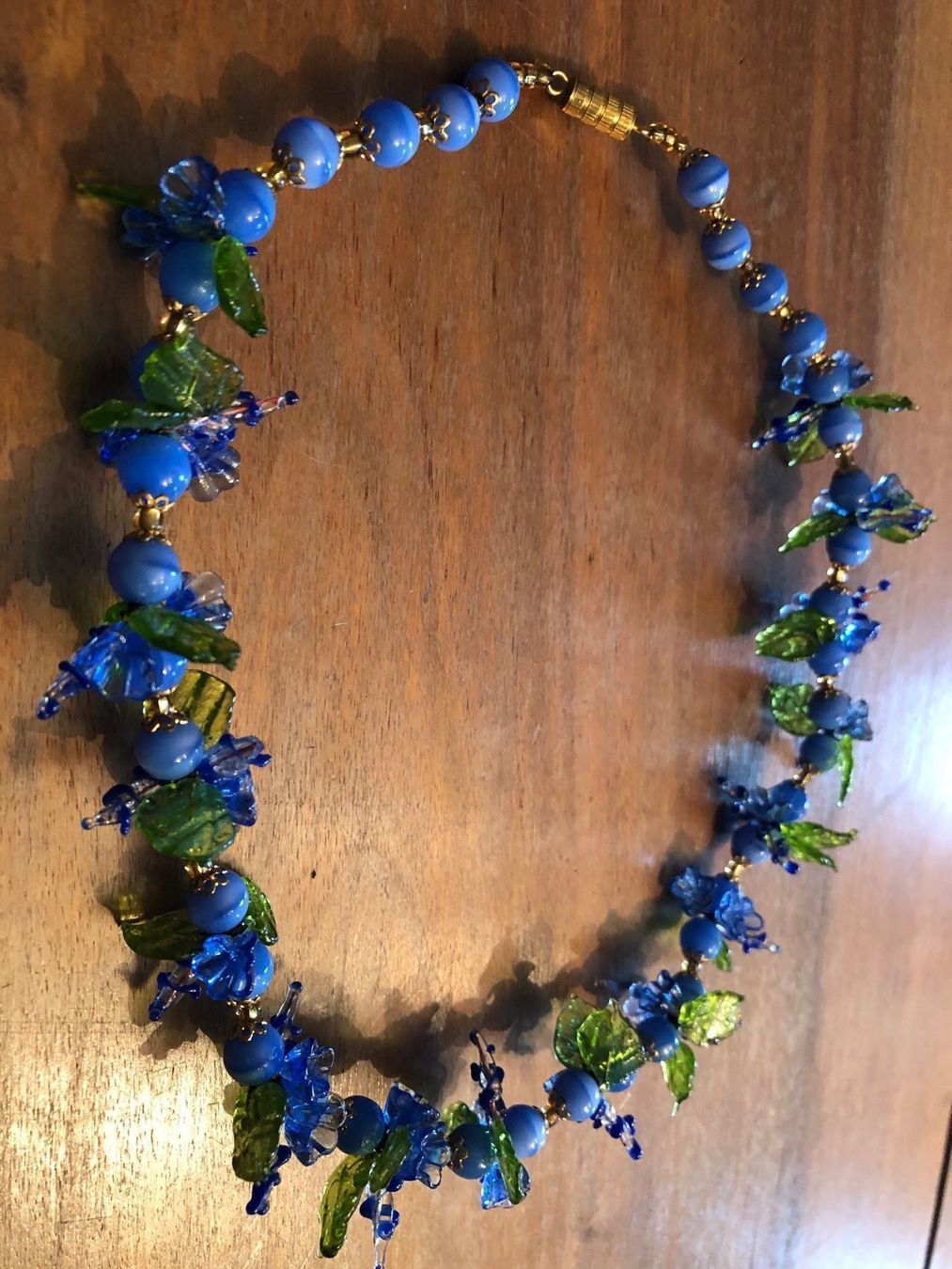 Catenine: GABLONZER GLASBLÜTEN COLLIER.Blaufarben. – Nuovo (secondo la descrizione) da Wald ZH venduto da mlnt 3