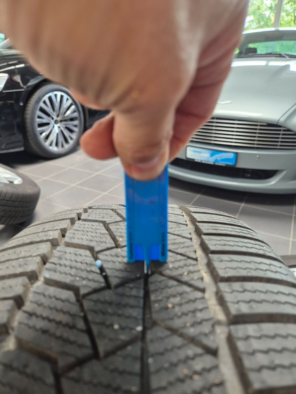 Audi Pneumatici & Ruote complete: Winterräder 19" Audi RSQ3 – Usato da Winterthur venduto da WEWi-Ersatzteile 3
